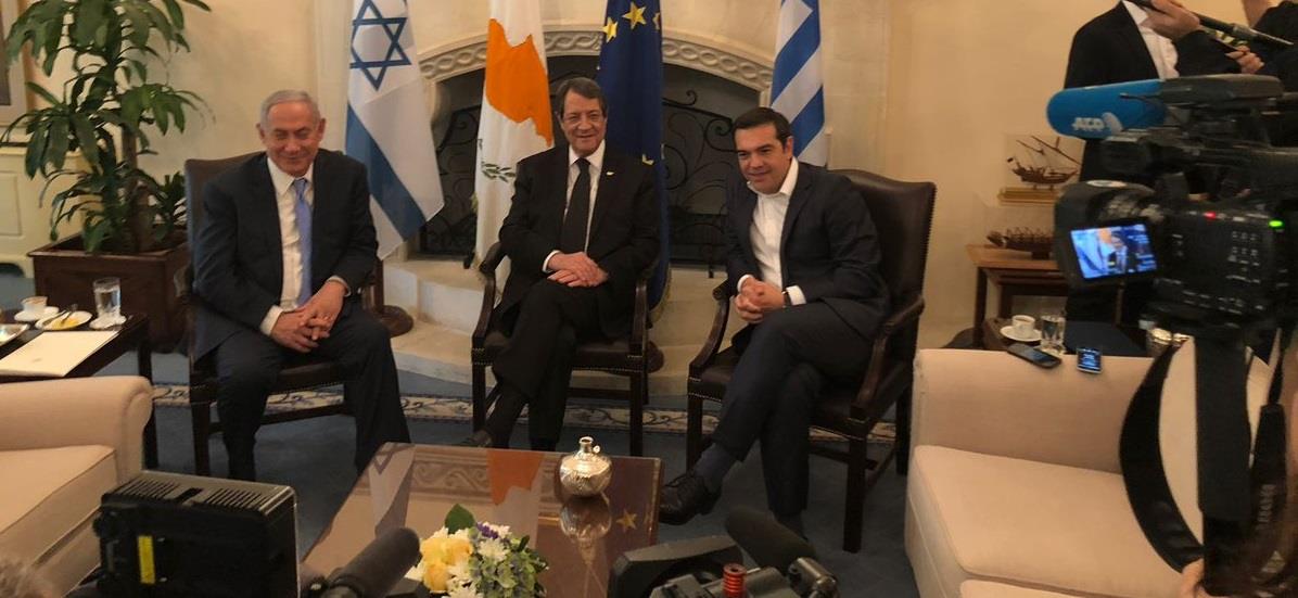 ΤΡΙΜΕΡΗΣ 