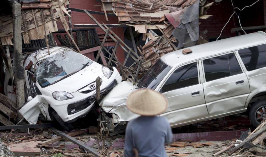 Tsunami hits Sunda Strait in Western Indonesia