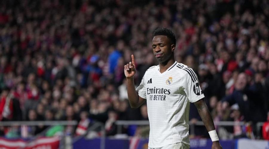 Vinicius-wags-finger